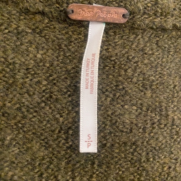 Free People Women’s Olive Green Wool Blend Oversized Sweater Bell Sleeve S-L - Picture 6 of 11